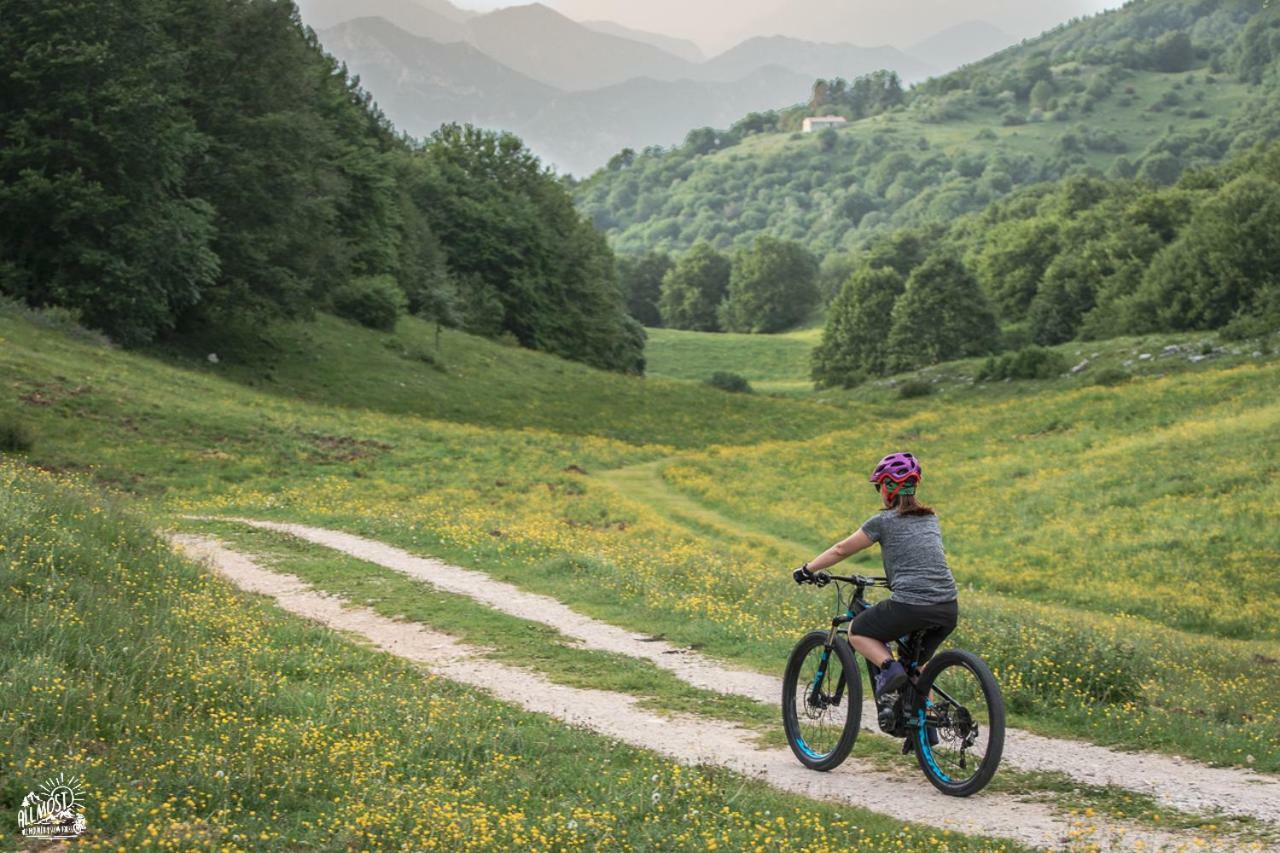 Hotel Monte Baldo เบรนโซเน ซูล การ์ดา ภายนอก รูปภาพ